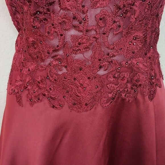 Blondie Nites Elegent cherry Red Satin/embrodery V Neck Evening Gown sz 15 Fairy - Picture 6 of 17